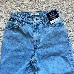 Abercrombie 90’s Relaxed Jean High Rise Curve Love 26 (2R)